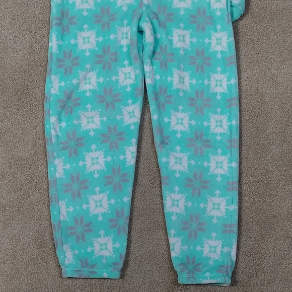 SO fuzzy hooded onsie pajamas - Picture 4 of 7